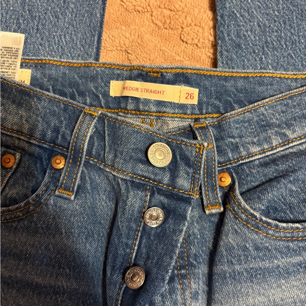EUC LEVIS WEDGIE STRAIGHT